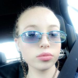 Meet your Posher, Wednesday